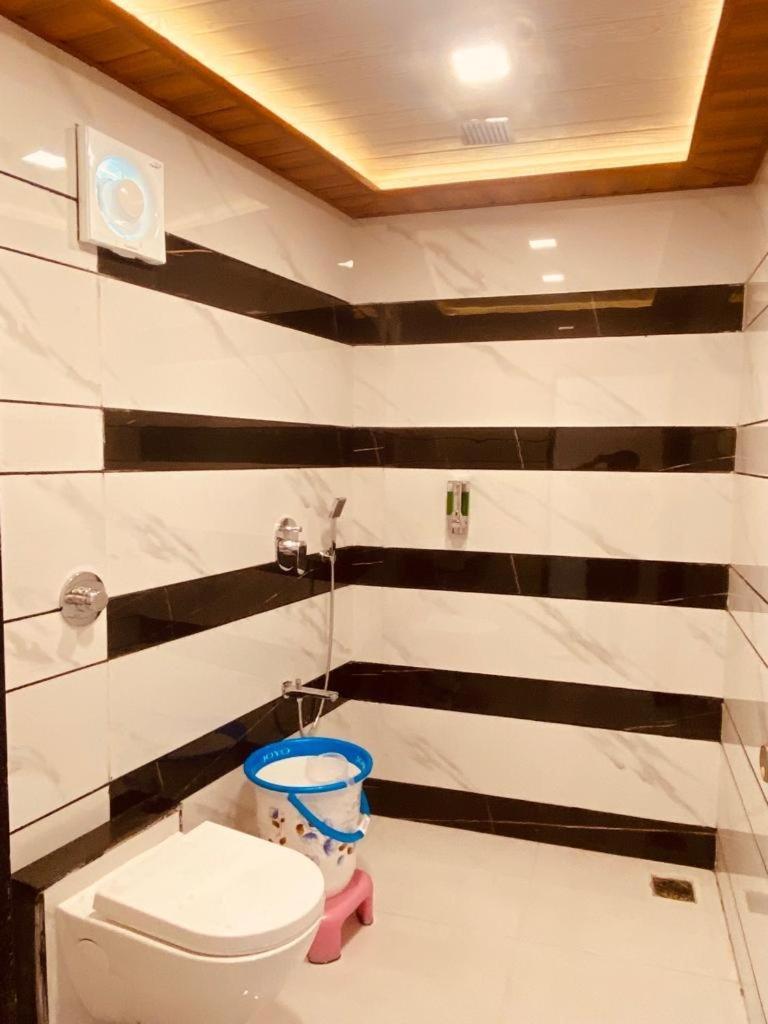 Hollywood Palace Resort Панчгани Экстерьер фото