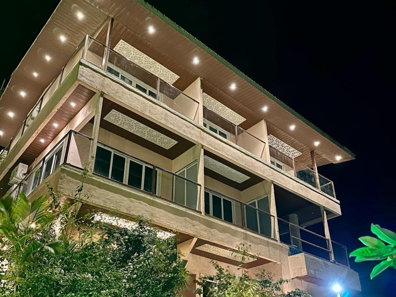 Hollywood Palace Resort Панчгани Экстерьер фото