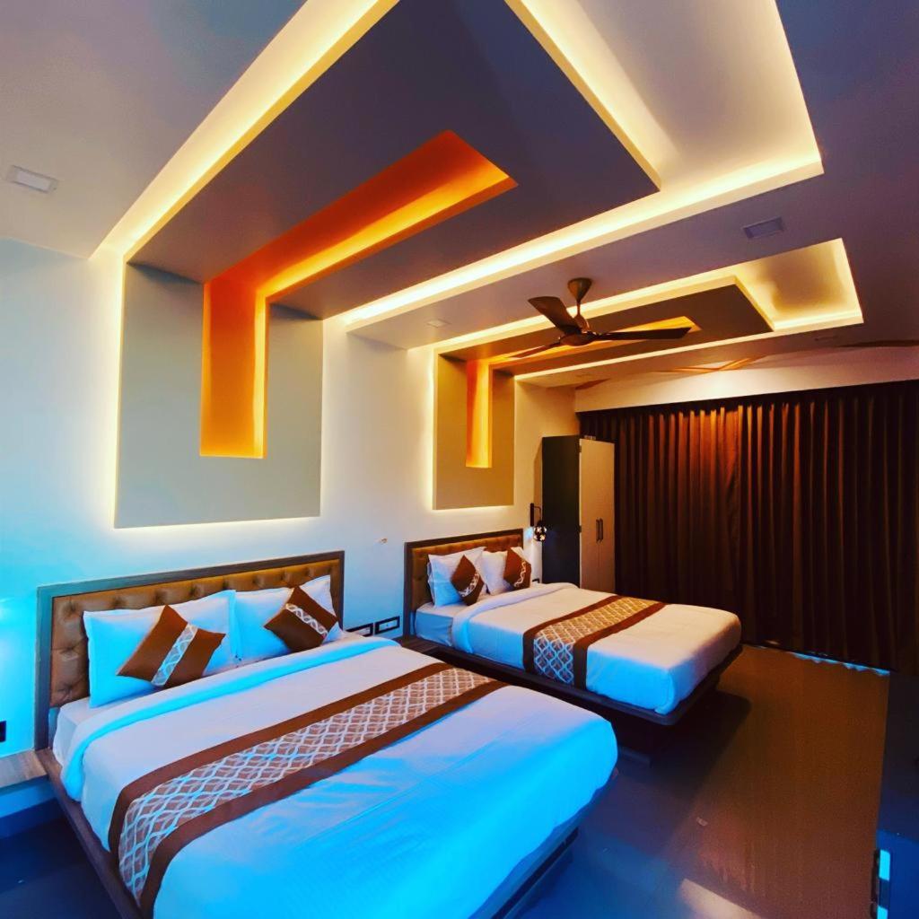 Hollywood Palace Resort Панчгани Экстерьер фото