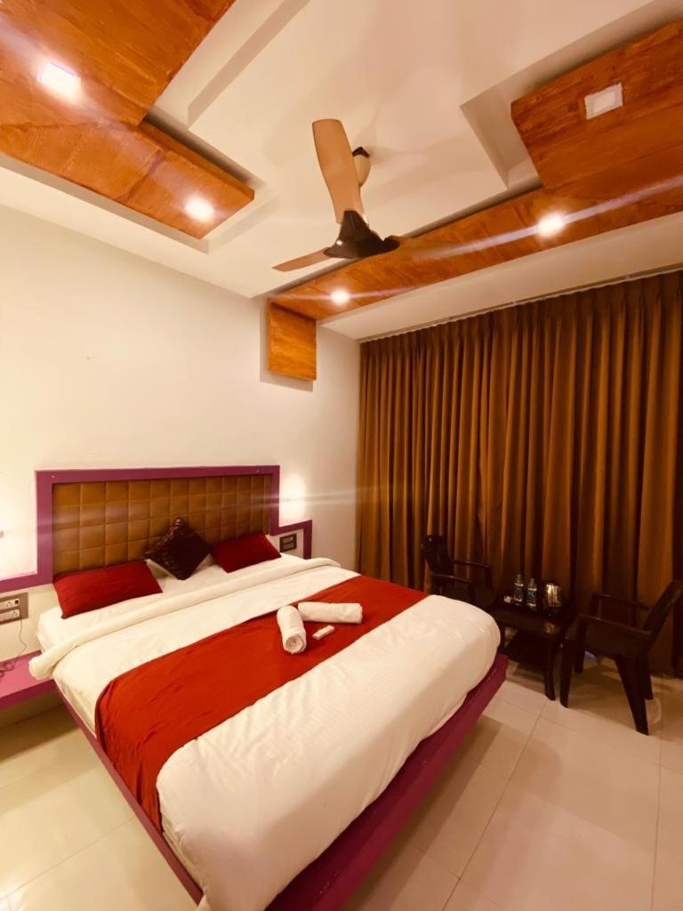 Hollywood Palace Resort Панчгани Экстерьер фото