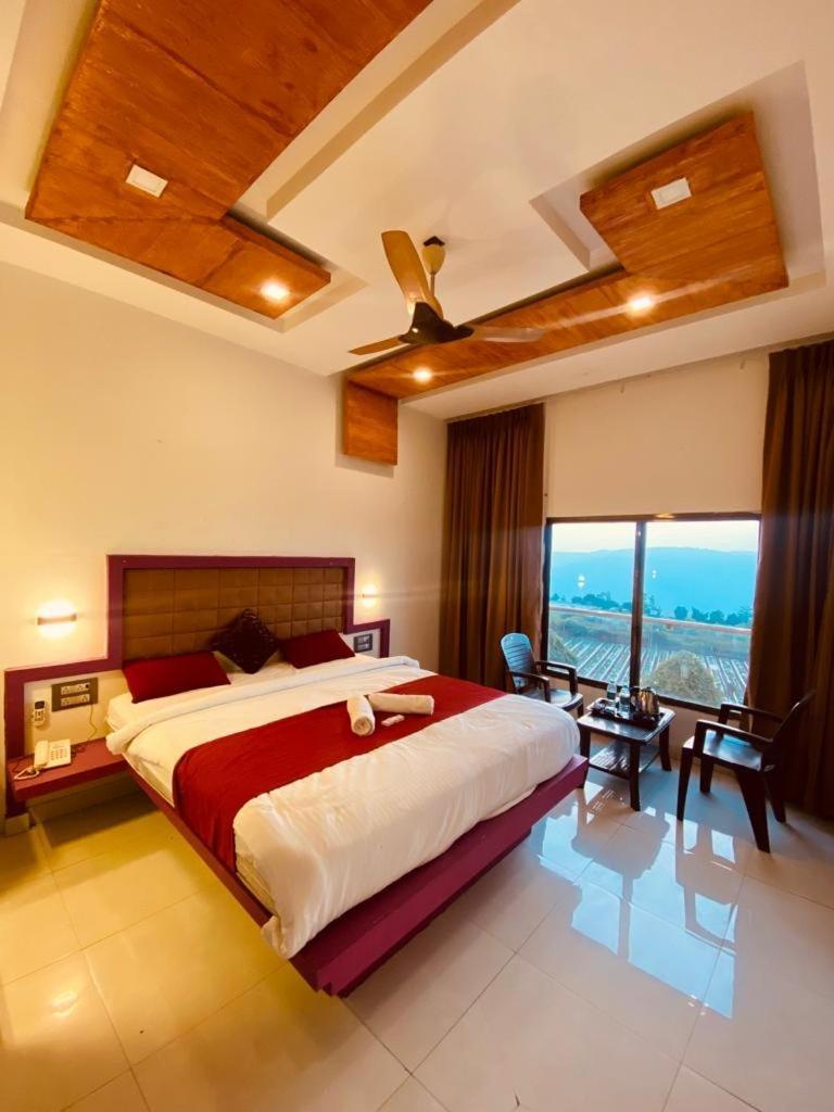Hollywood Palace Resort Панчгани Экстерьер фото