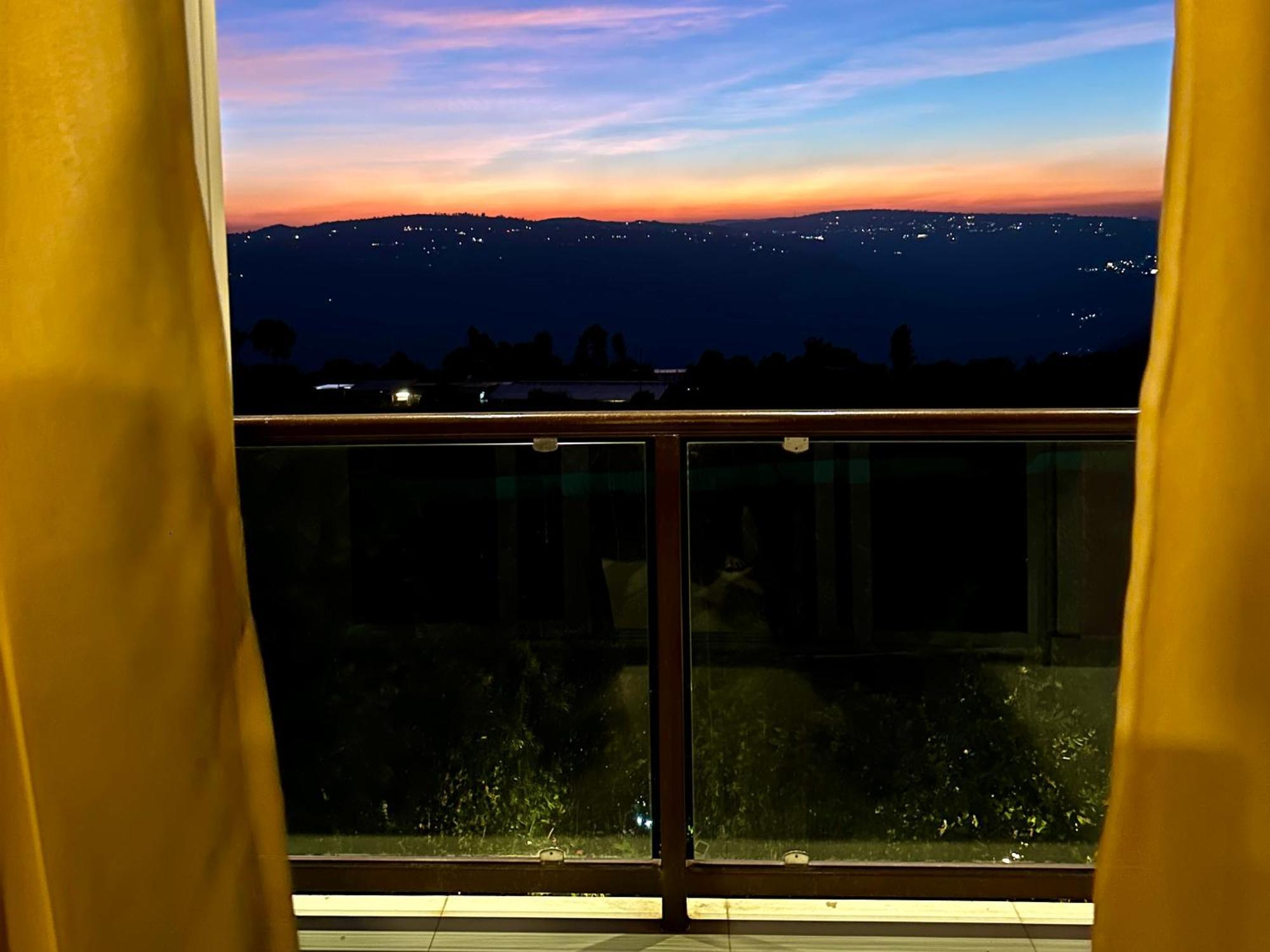 Hollywood Palace Resort Панчгани Экстерьер фото