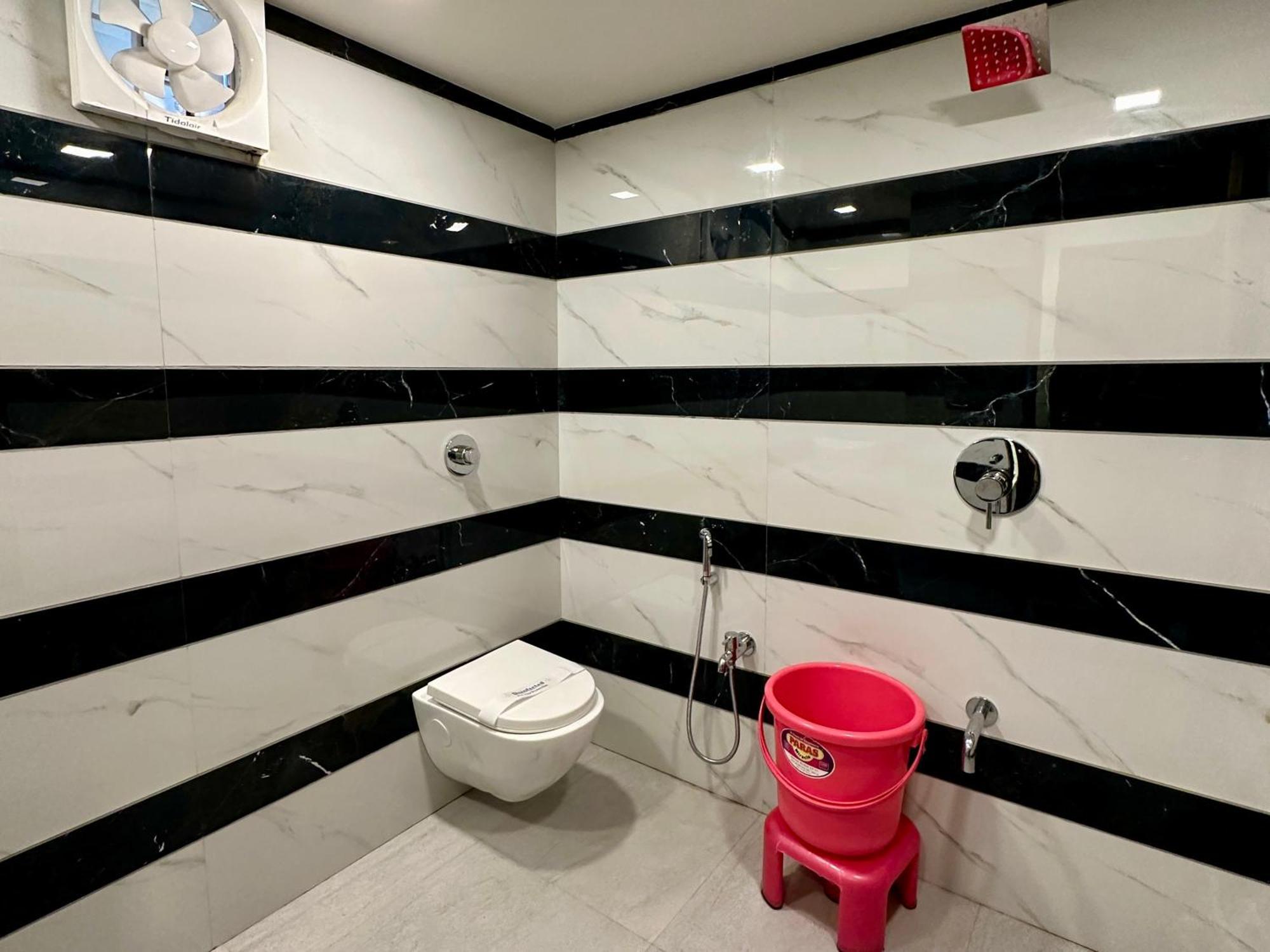 Hollywood Palace Resort Панчгани Экстерьер фото