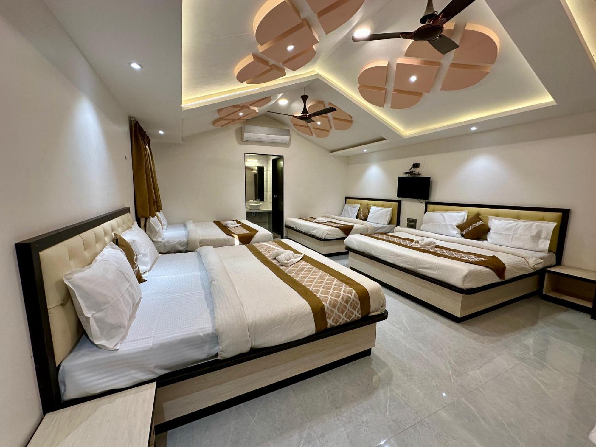 Hollywood Palace Resort Панчгани Экстерьер фото