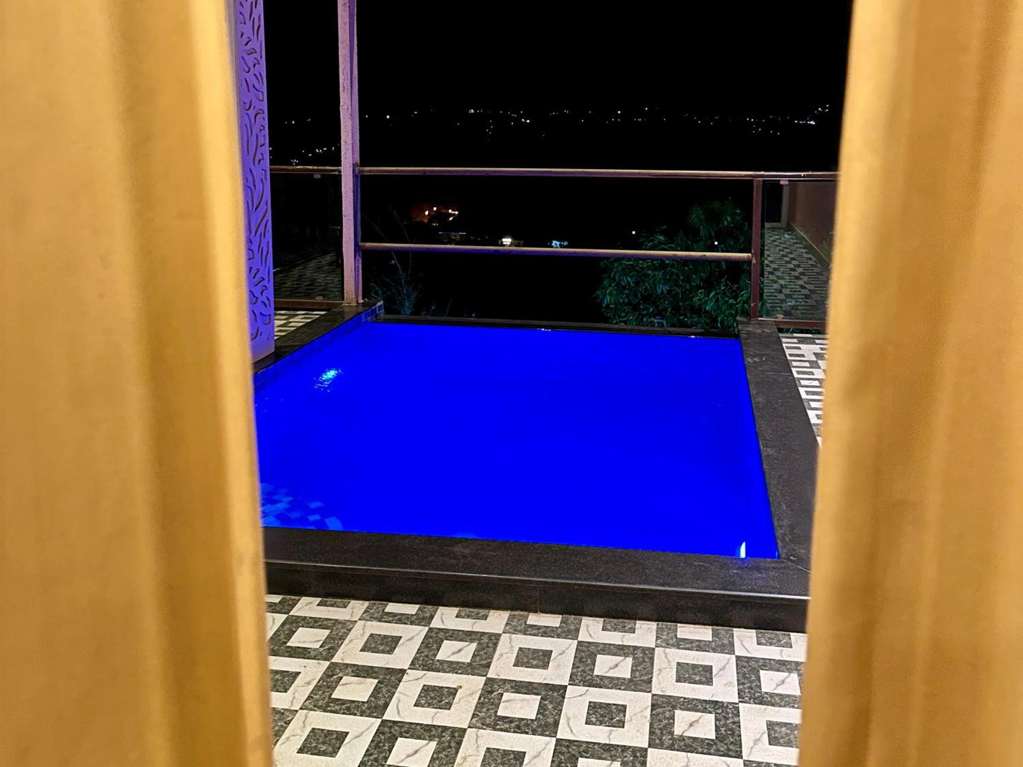 Hollywood Palace Resort Панчгани Экстерьер фото