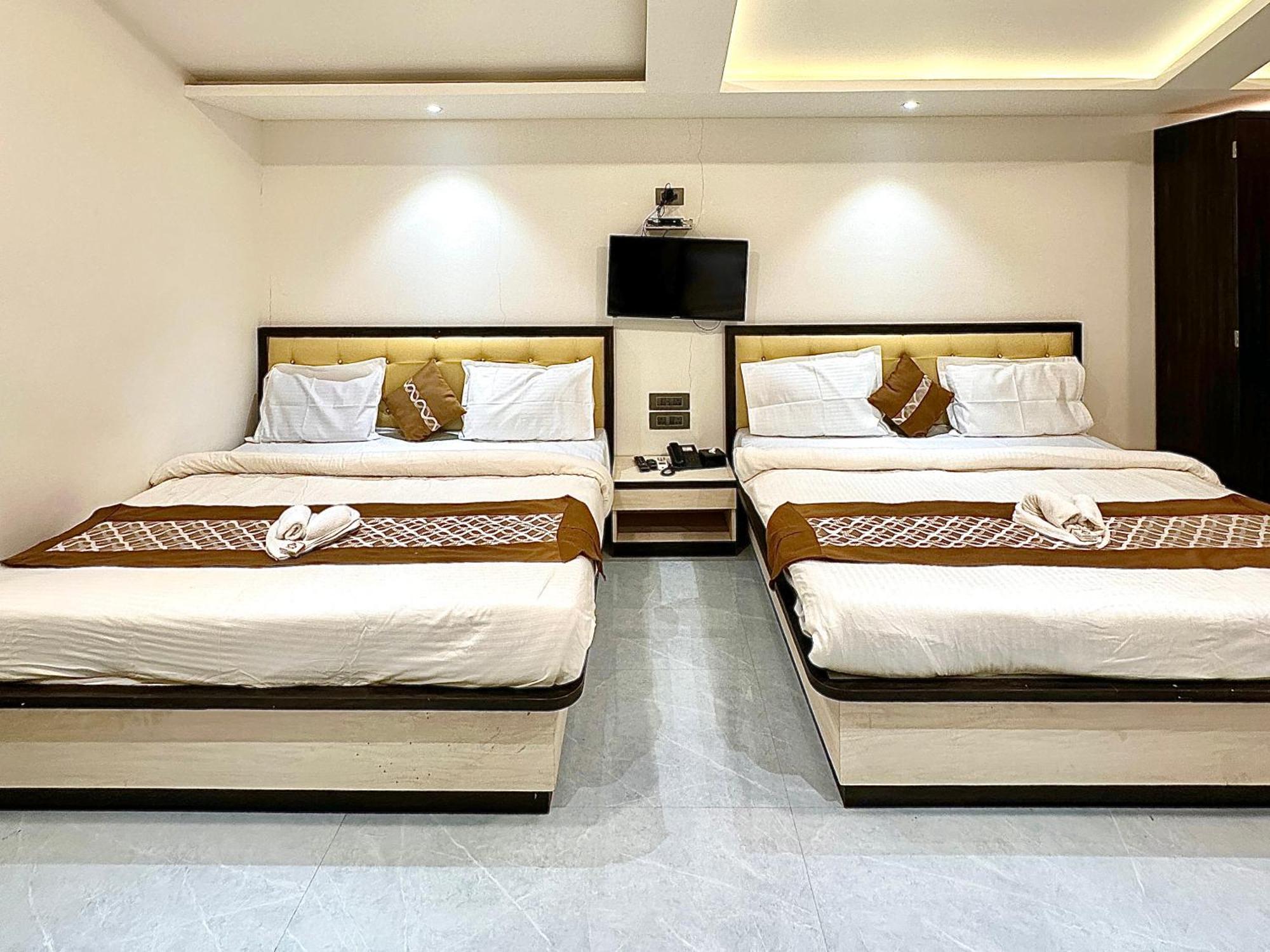 Hollywood Palace Resort Панчгани Экстерьер фото